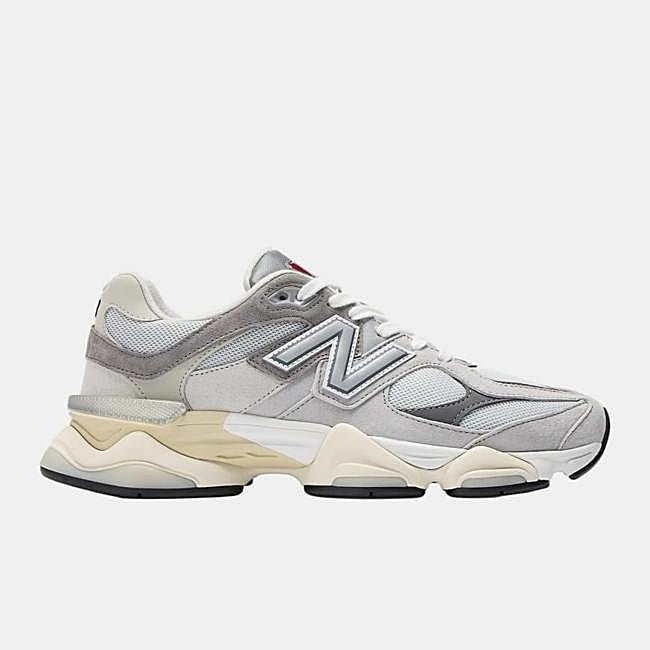 New Balance grises, 133 euros.
