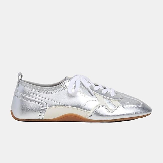 Zapatillas plateadas de Pepe Jeans, 47,90 euros.