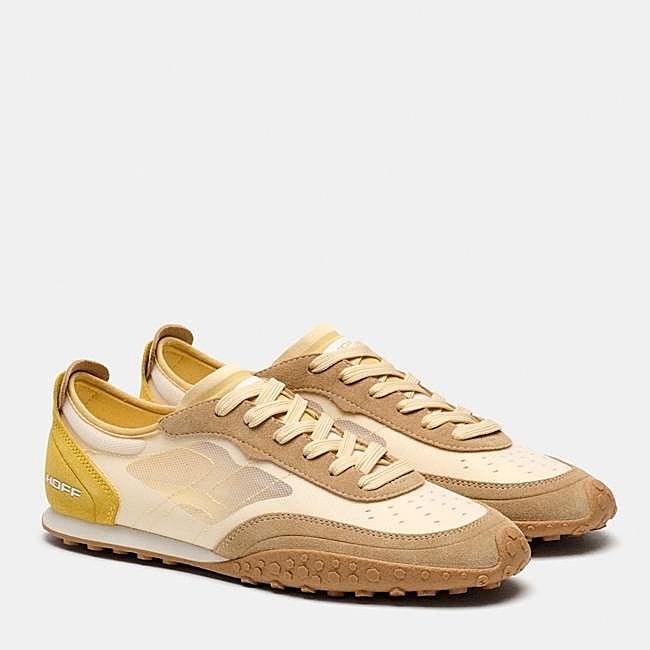 Zapatillas en tonos arena y amarillo de Hoff, 91 euros.