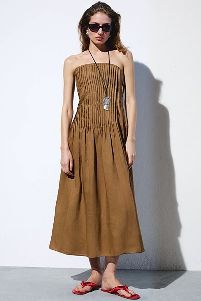 Vestido con escote palabra de honor de Mango
