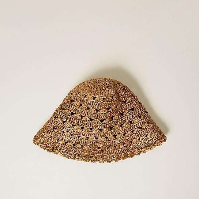 Gorro de rafia efecto crochet de Twinset, 105,60 euros.