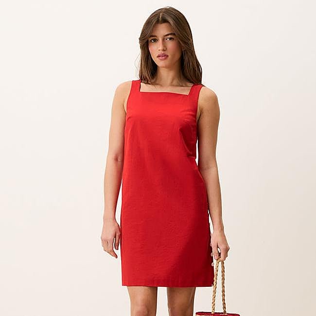Vestido rojo minimalista de Rouje, 195 euros.