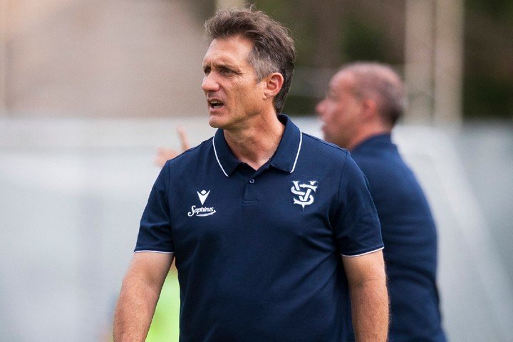 Guillermo Barros Schelotto vs. Gimnasia de Mendoza. (FOTO: Vélez)