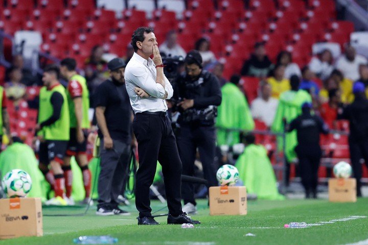 Diego Cocca abandonó el banco de Atlas a pocos días del debut. (EFE).