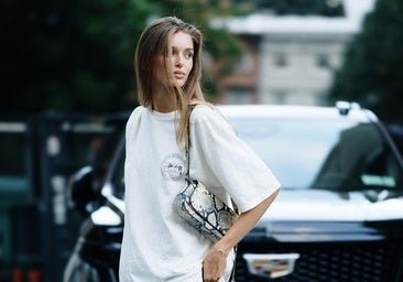 Las camisetas de manga corta son las más prácticas para verano: cómo llevarlas y los modelos que mejor sientan