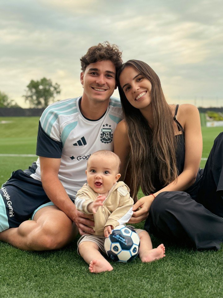 Julián, su mujer Emilia y su hijo Amadeo.