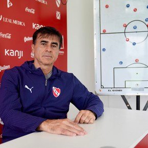 Independiente decidió echar a Gustavo Quinteros: ¿quién dirige?