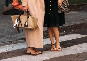 Las chanclas favoritas de las celebrities están rebajadas y son la alternativa elegante a las Havaianas