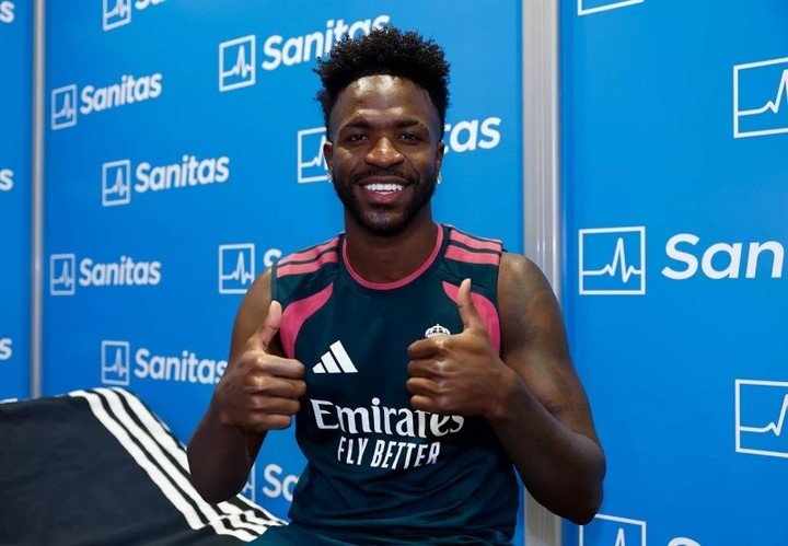 Vinicius se realizó los chequeos médicos antes de entrenarse con el Merengue (Foto: Prensa Real Madrid).