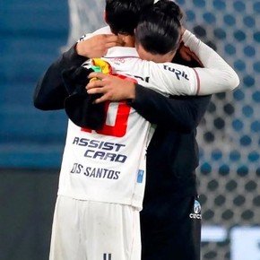 Son "Dos Santos...": padre e hijo en la misma cancha durante Nacional-Progreso