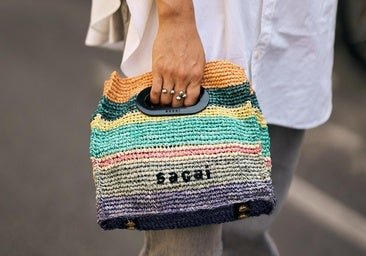 De rafia, con abalorios o en colores intensos: los bolsos que harán especial cualquier look de verano