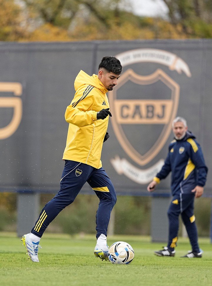 Alarcón sumó pocos minutos desde la llegada del Vasco. (Prensa Boca)