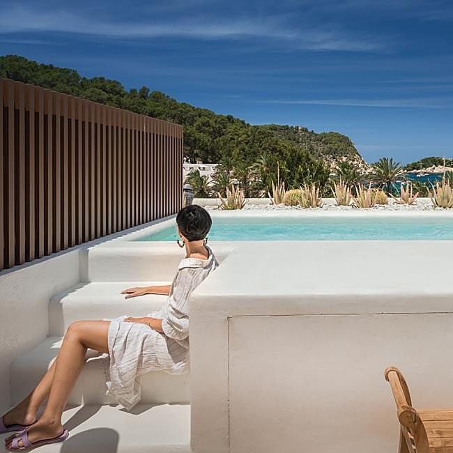 La pisicina privada de una de las suites del Cala San Miguel Ibiza Resort, Curio Colecction, que ha organizado un retiro astronómico para vivir el eclipse solar.