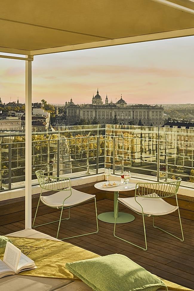 Vista del atardecer desde el Barceló Torre de Madrid, uno de los mejores emplazamientos para disfrutar del eclipse solar en la capital.