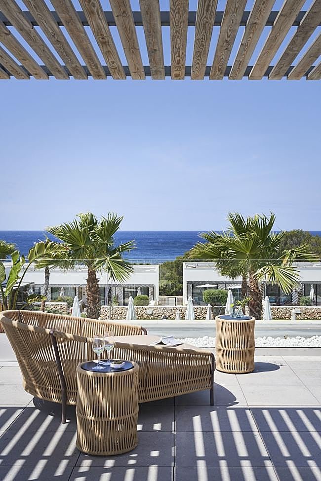 Uno de los espacios del Barceló Nura de Menorca, que nos propone vivir el eclipse solar desde el mar Mediterráneo.