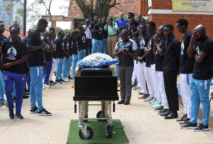 La ceremonia de despedida al jugador. (REUTERS/Michael Muhati)