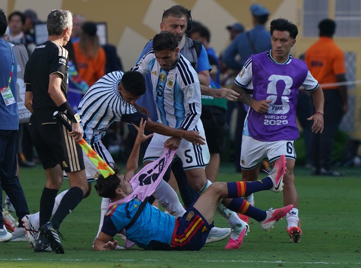 Leandro Paredes, ante la peor sanción de su vida: cuántas fechas le dio la FIFA Foto Juano Tesone / enviado especial - FTP CLARIN JUA00873.JPG Z JTesone
