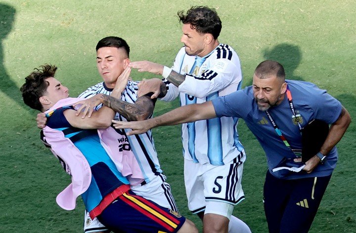Almada y Paredes.