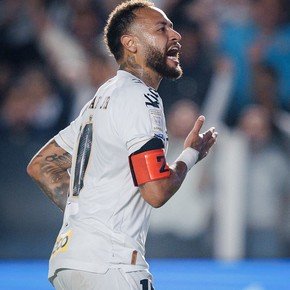 El polémico festejo de Neymar luego las críticas que recibió por jugar un torneo de poker...