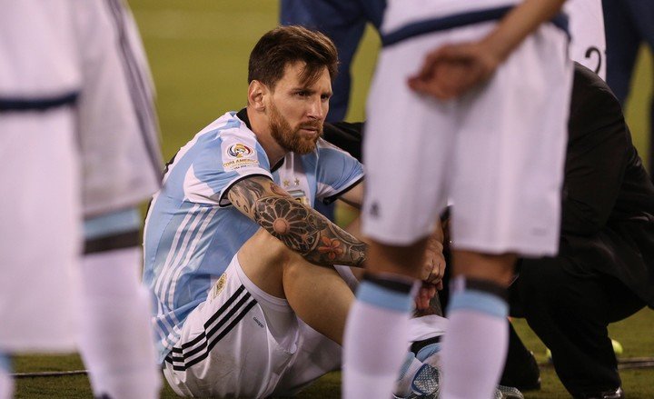 El lamento de Messi tras la final perdida en 2016. (EFE/DAVID FERNÁNDEZ)