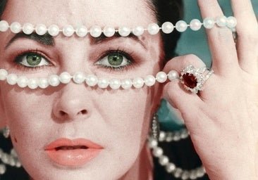 Por qué el collar de perlas es la joya fondo de armario más importante de la historia