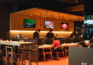 Dónde comer en la T4 de Barajas este verano: las propuestas gastro que te esperan si viajas en avión