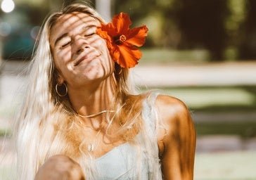 ¿Tu perfume huele diferente en verano? Esta es la explicación de un experto