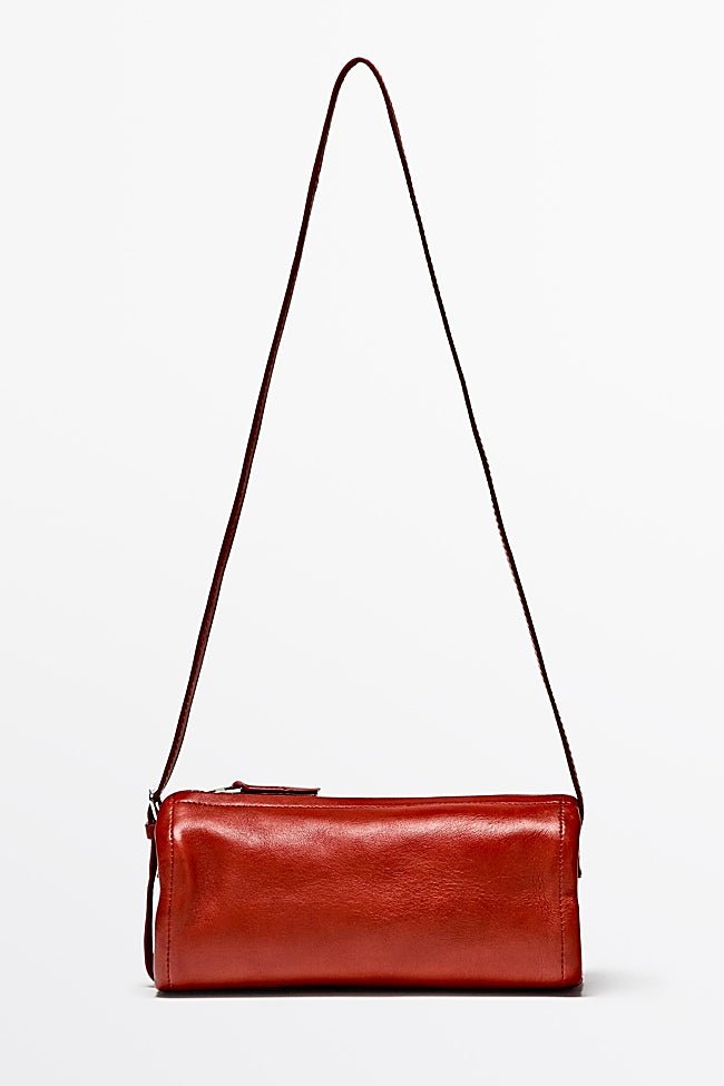 Bolso rojo de Massimo Dutti (129 euros)