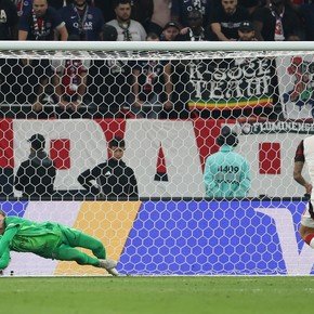 Polémica en la final de la Copa Intercontinental: ¿se adelantó el arquero del PSG en el penal de Pedro?
