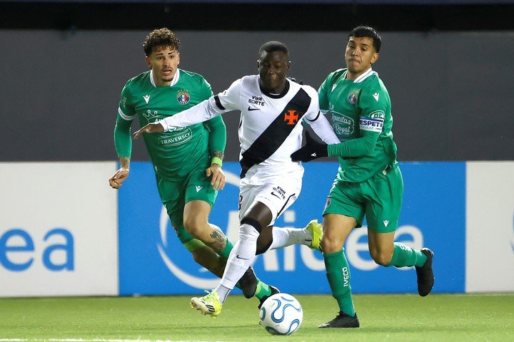 Hinestroza sigue sin desequilibrar con Vasco (EFE).