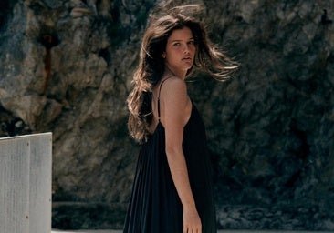 Cómo llevar el vestido negro, la prenda más versátil, bonita y cómoda, este verano