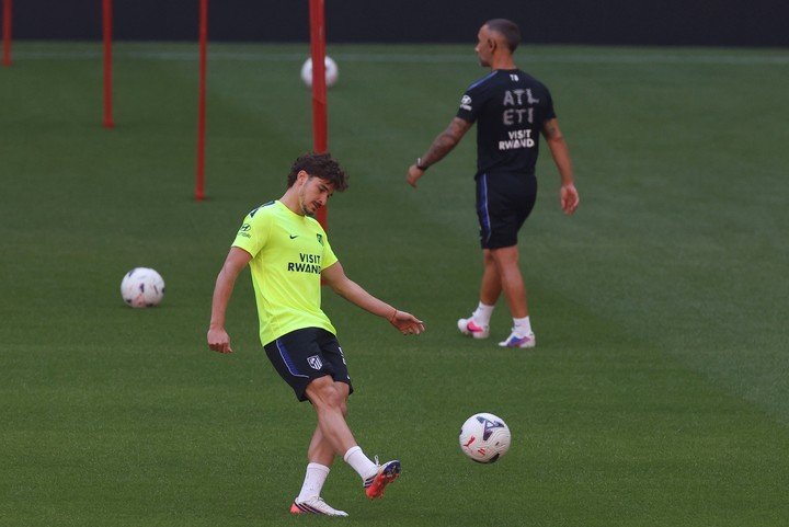 Julián Álvarez en el entrenamijento del Atlético. (foto: EFE) 