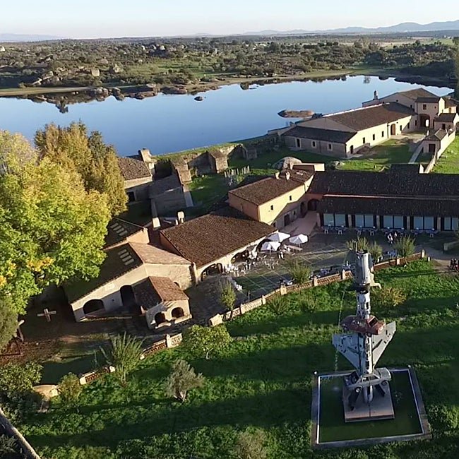 El Museo Vostell Malpartida está en el paraje cacereño de Los Barruecos.