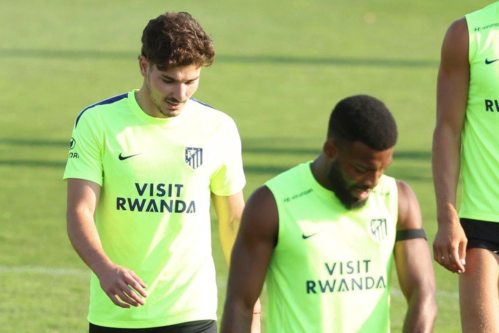 Julián Álvarez se reencontró con el Cholo Simeone en el Atlético de Madrid. EFE/ Kiko Huesca