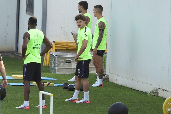 Julián Álvarez se reencontró con el Cholo Simeone en el Atlético de Madrid. EFE/ Kiko Huesca
