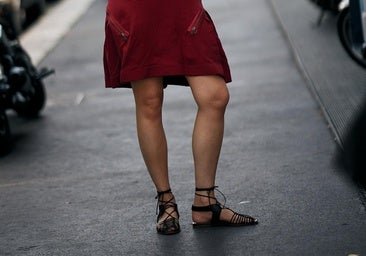 Si ya te has cansado de las chanclas de dedo, estas sandalias serán tu próxima compra