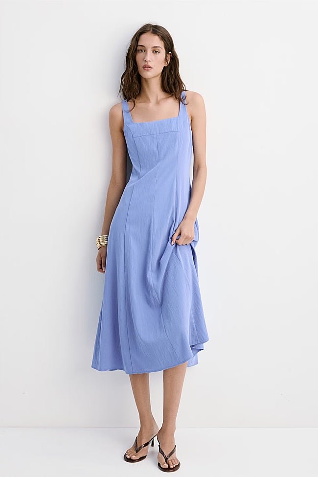 Vestido azul de Zara (29,99 euros)