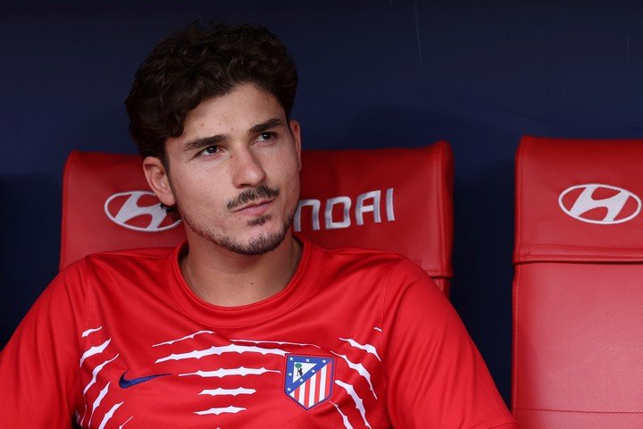 Julián fue al banco y entró en el segundo tiempo (EFE).