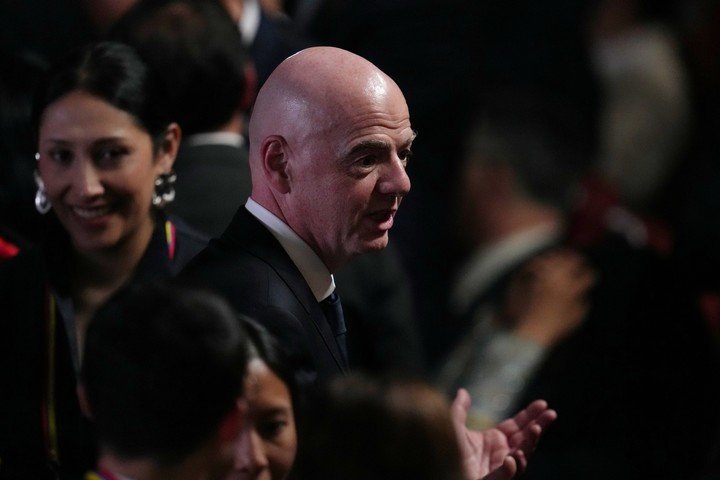 Gales, Inglaterra, Escocia, Irlanda y Dinamarca son algunas de las Federaciones que ya le retiraron su apoyo a Infantino. (AP Photo/Matias Delacroix)