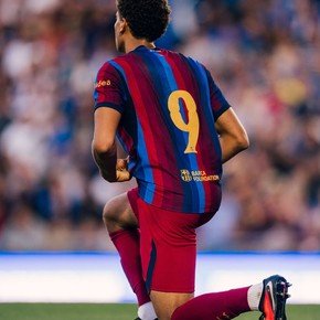 A la espera de Julián y con varias bajas, el Barcelona sigue jugando con un nueve egipcio de 18 años