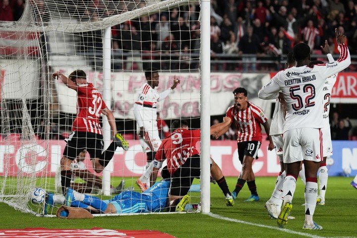 El empate entre Estudiantes de La Plata y Flamengo en la Copa Libertadores. (AP Photo/Gustavo Garello)