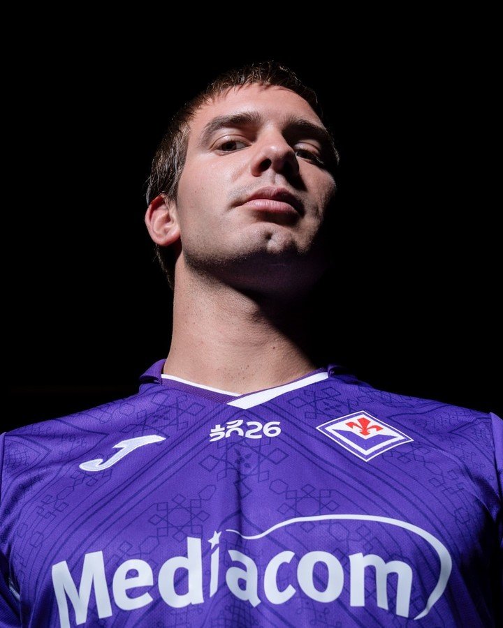 Franco Mastantuono fue presentado en la Fiorentina (Foto: Prensa Fiorentina).