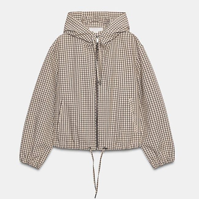 Chaqueta con estampado de cuadros de Zara (39,99 euros)