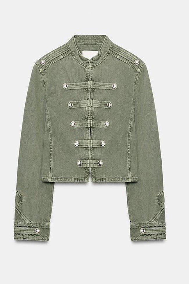Chaqueta verde caqui de Zara (45,99 euros)