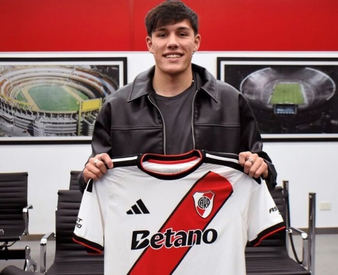 La promesa en la zaga de River que firmó su primer contrato: quién es Juan Segundo Miretti