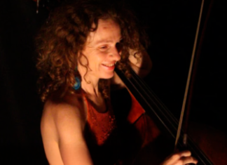 Largo y volado: Adriana Monis presenta su proyecto solista