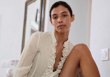 Las camisas románticas más vendidas están aquí: los modelos más bonitos de Zara, Mango o Sézane