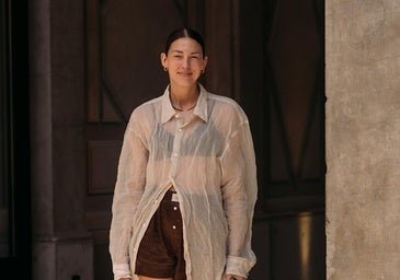 Todo lo que necesitas para vestir bien ahora y en la vuelta al trabajo es una camisa de lino