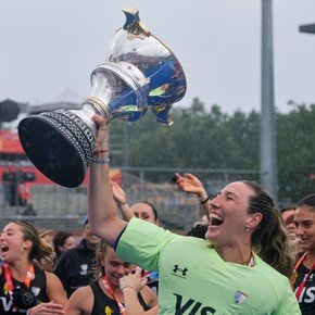China Cosentino: la Dibu de Las Leonas que fue muralla y heroína en los penales de oro