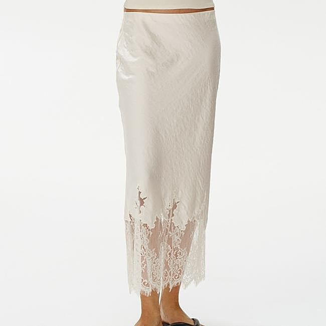 Falda lencera blanca de H&M, 24,99 euros.